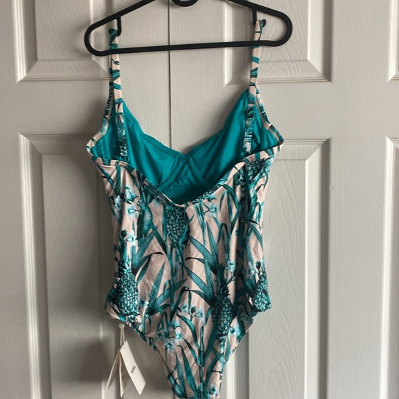 Milea Tropical Print One Piece Swimsuit - Picture 6 of 7